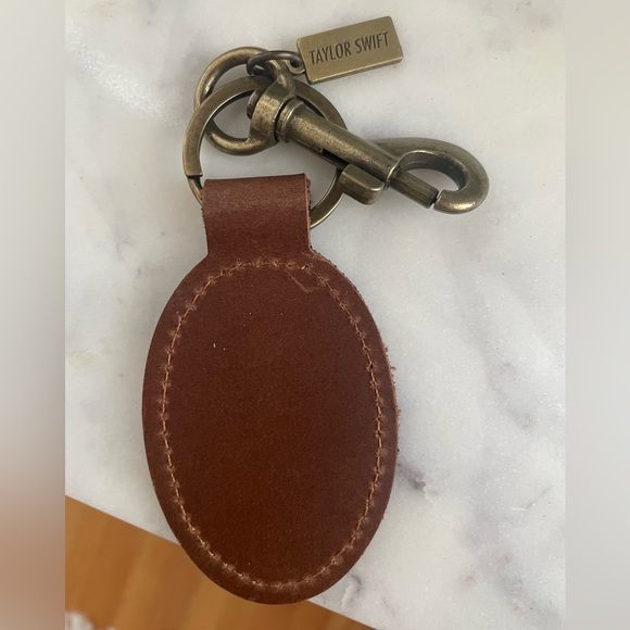 Taylor Swift All Too Well Keychain - Picture 4 of 4